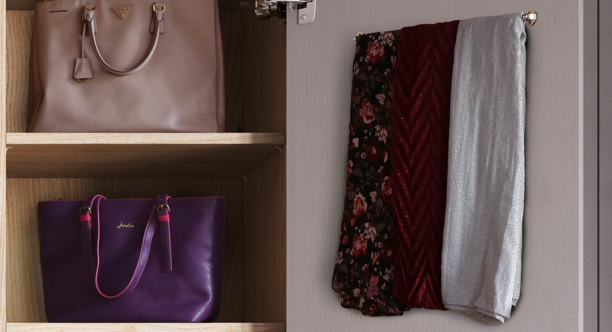 Scarf hanging storage accessory
